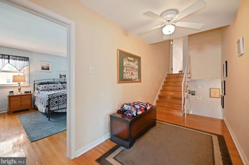 210 Wayne Dr, Riverton NJ  08077-3843 exterior
