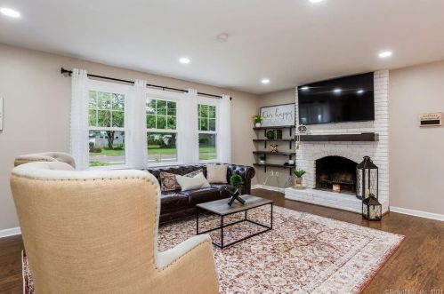 28 Talcott Rd, Glastonbury CT  06033-2919 exterior