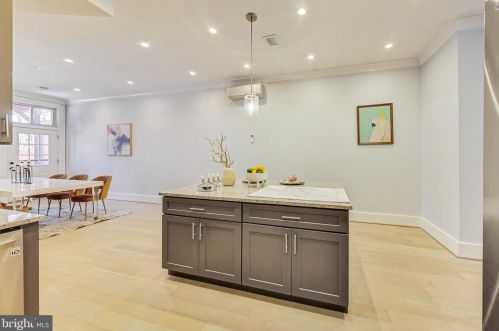 2119 1st St, Washington DC  20001-1004 exterior