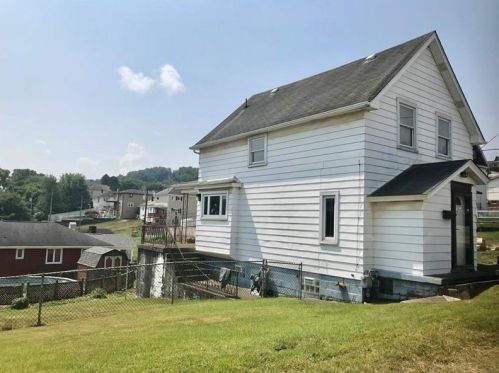 620 Orchard Ave, North Charleroi, PA 15022-2347