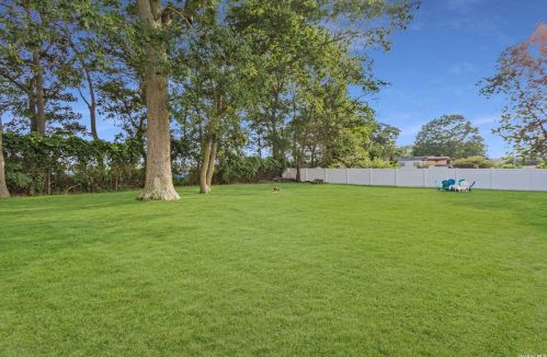 22 Strathmore Dr, Babylon NY  11703-3713 exterior