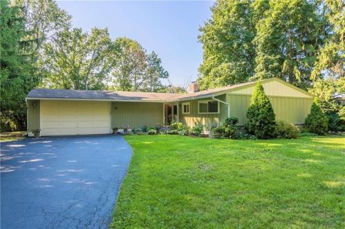85 Garden Pkwy, Henrietta, NY 14467-8913