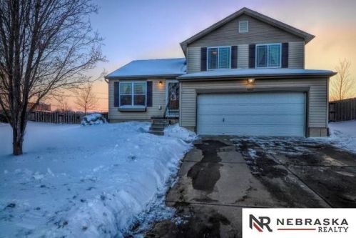 8452 155th St, Bennington, NE 68007-1895