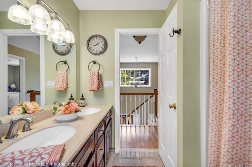 812 Pleasant St, Southington CT  06489-2015 exterior