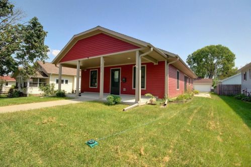 2022 Charles St, La Crosse, WI 54603-2000