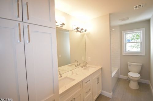 31 Lupine Way, Clark NJ  07066-1822 exterior