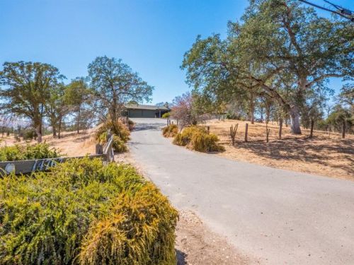 14767 Blue Oak Ln, Prather, CA 93651-9705