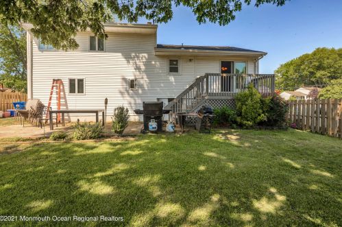 124 Statesir Pl, Tinton Falls NJ  07701-6143 exterior