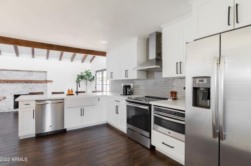 5744 12 St, Phoenix AZ 85086-7351 exterior