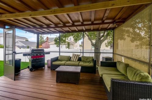 1317 Union Ave, Floral Park NY  11003-2610 exterior