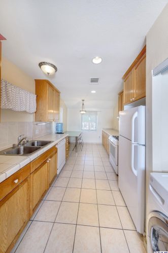 17536 Saticoy St, Van Nuys CA 91406-2333 exterior