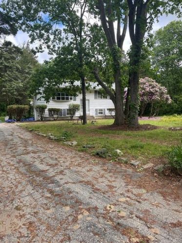47 Silas Deane Rd, Gales Ferry, CT 06339-1330