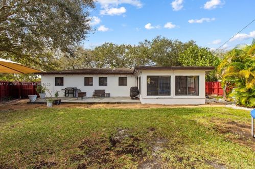 401 57th Way, Hollywood FL  33023-1435 exterior