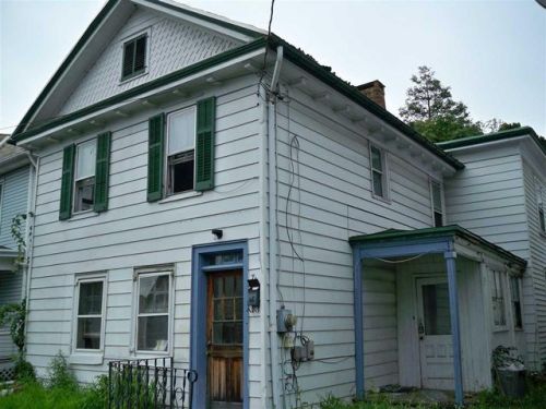 74 Foxhall Ave, Kingston NY  12401-3040 exterior