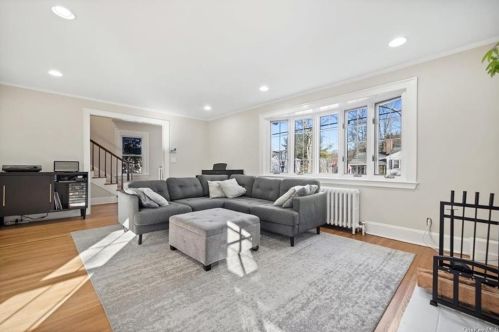 2 Tennyson St, Hartsdale NY  10530-1319 exterior