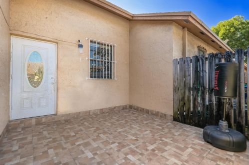 6704 193rd Ter, Hialeah FL  33015-2454 exterior