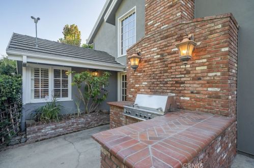 1022 Oak Canyon Ln, Glendora CA  91741-2256 exterior