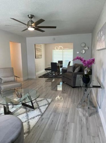 2581 10th Ct, Boynton Beach, FL 33426-7806
