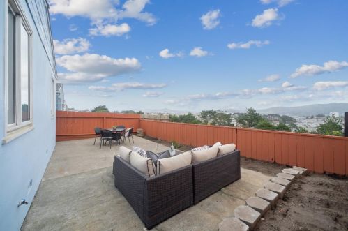 667 Skyline Dr, Daly City CA  94015-4622 exterior