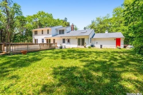 10 Brewster Ave, Northport, NY 11768-2617