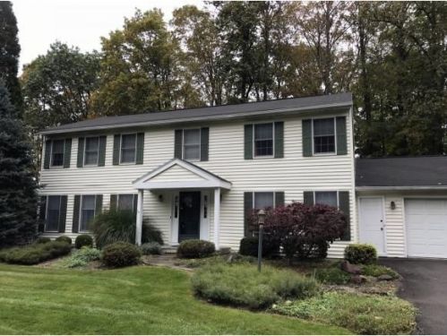 809 Stonehedge Dr, Vestal, NY 13850-2927