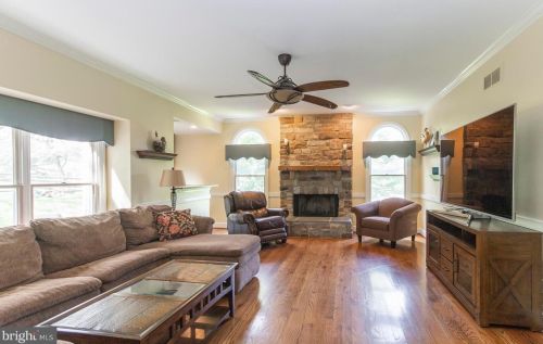 912 Victoria Ct, Downingtown PA  19335-4460 exterior