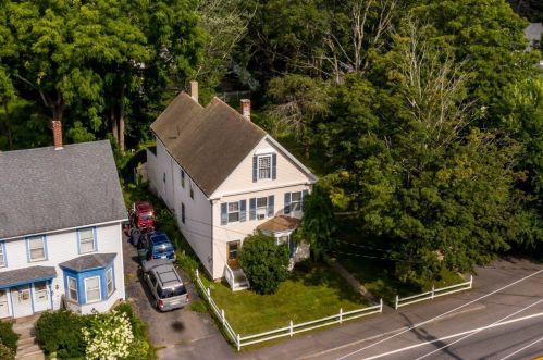 45 Main St, Newmarket, NH 03857-1217