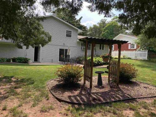 1654 Birchwood Dr, Green Bay, WI 54304-2937