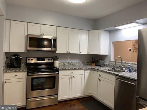 5071 Lambsgate Ln, Woodbridge, VA 22193-4361