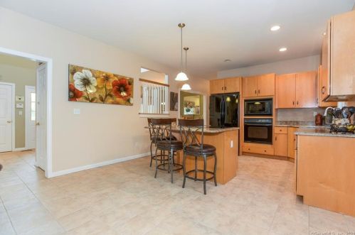 16 Patricks Ct, Wallingford CT  06492-2692 exterior