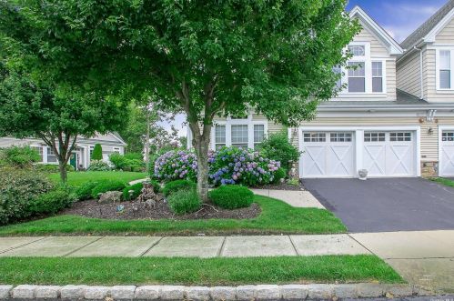 34 Concerto Dr, Lake Grove, NY 11755-1312