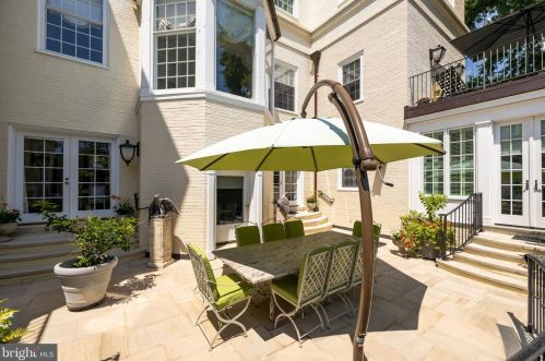 3210 R St, Washington DC  20024-3419 exterior