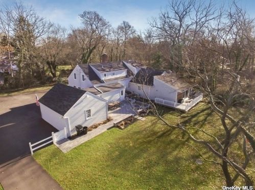 526 Montauk Hwy, West Islip, NY 11795-4406
