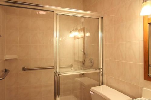 3 Dean Dr, Wallingford CT  06492-3215 exterior