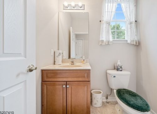 17 Shippen Ct, Flemington NJ  08822-6835 exterior