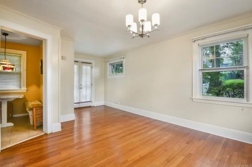 80 Primrose St, White Plains NY  10606-1631 exterior