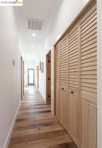 721 44th St, Oakland CA 94608-3404 exterior