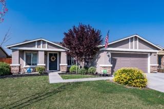 5243 Hoxie Ave, Fresno, CA 93725-4051