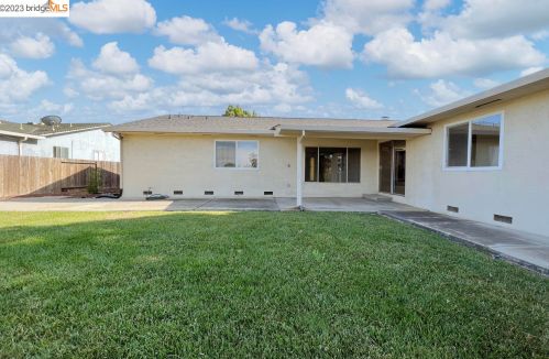 1409 Ventura Dr, West Pittsburg CA  94565-6426 exterior