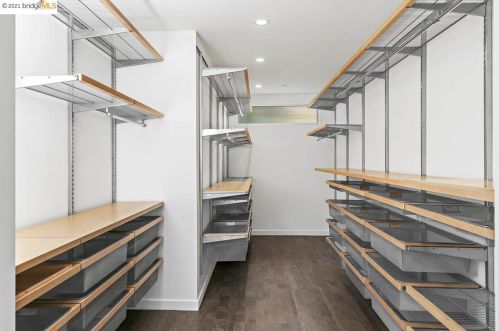 1560 Grand View Dr, Berkeley CA 94705-1637 exterior