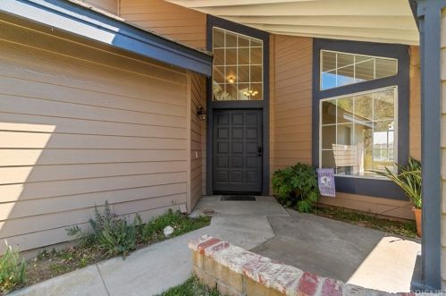 27556 Artine Dr, Santa Clarita, CA 91350-2190
