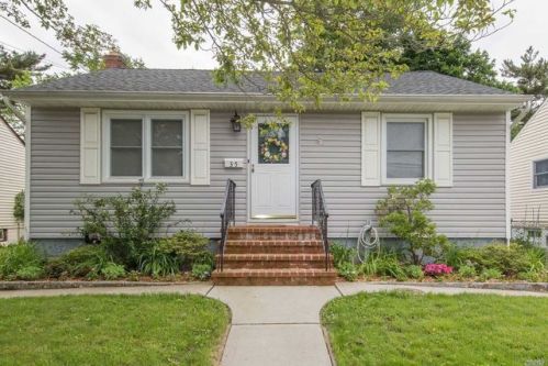35 Kuhl Ave, Hicksville, NY 11801-2401