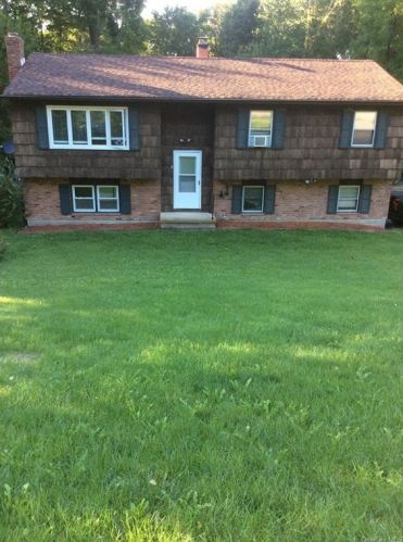 59 Heselton Dr, Slate Hill, NY 10973-3907
