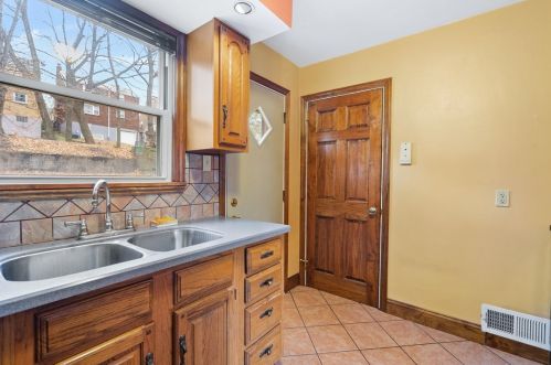 1554 Hawthorne St, Pittsburgh PA  15201-2046 exterior