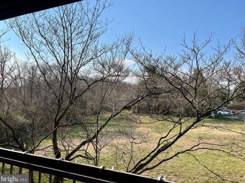 2124 Old Stone Ml Dr, East Windsor NJ exterior