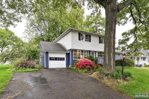 281 Hickory St, Township Of Washington, NJ 07676-5031