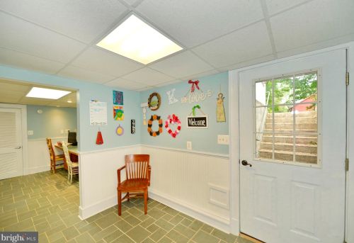 100 Colonial Hwy, Hamilton VA  20158-9012 exterior