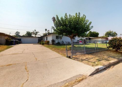 7076 Newbury Ave, San Bernardino CA  92404-6441 exterior