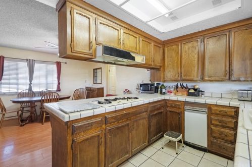 6040 Moraga Ave, Riverside CA 92509-6251 exterior