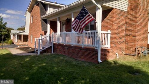 702 Edwards Dr, Fredericksburg, VA 22405-2205